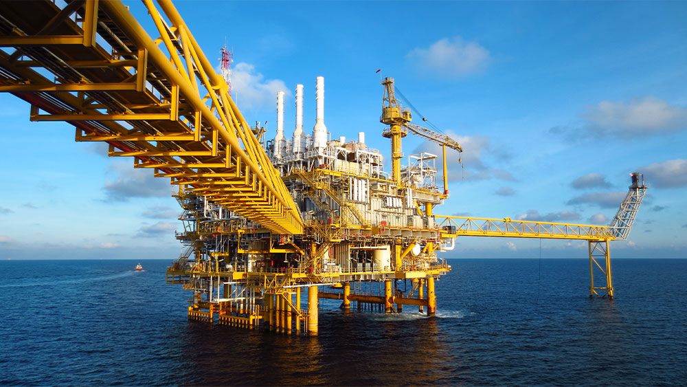 Dow Plunges 400 Points Amid Oil Surge, Shell Shines in Energy Rally blog